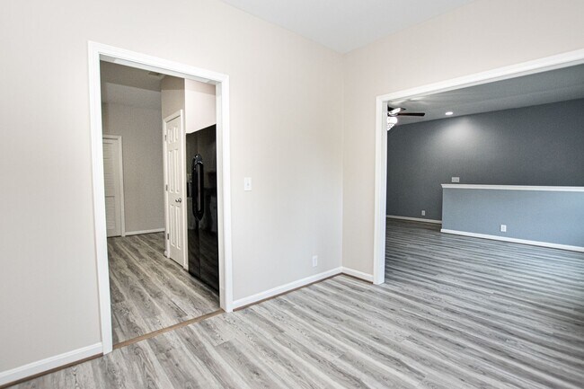 Building Photo - Stunning Two Bedroom, Two Bathroom Apartme...