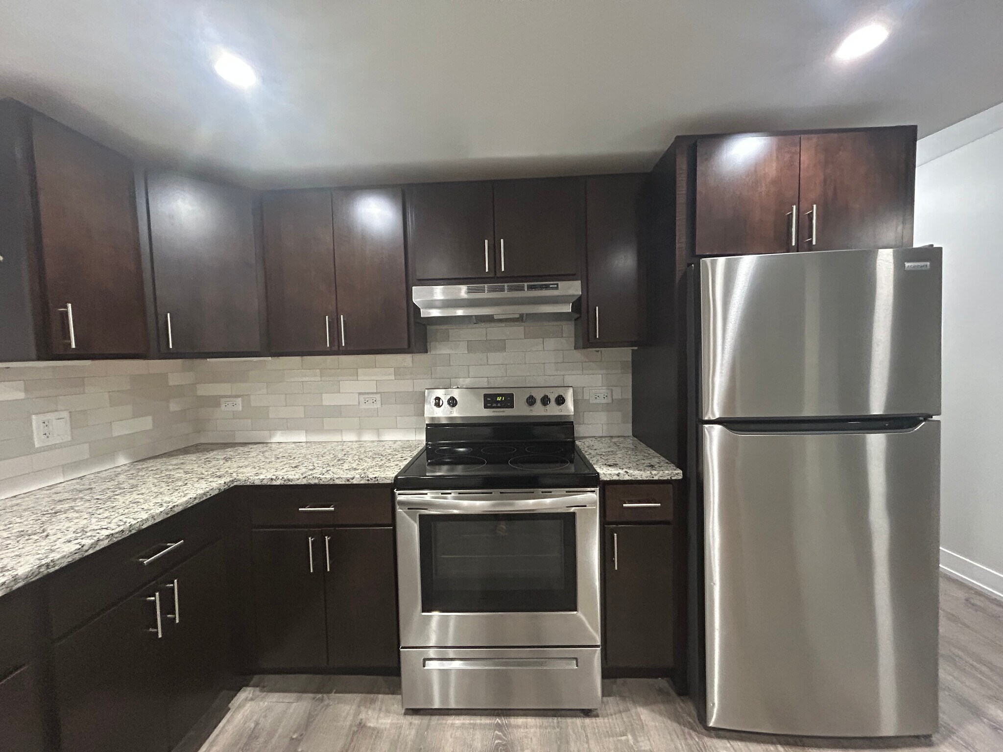 Building Photo - 1143 Maple Ave