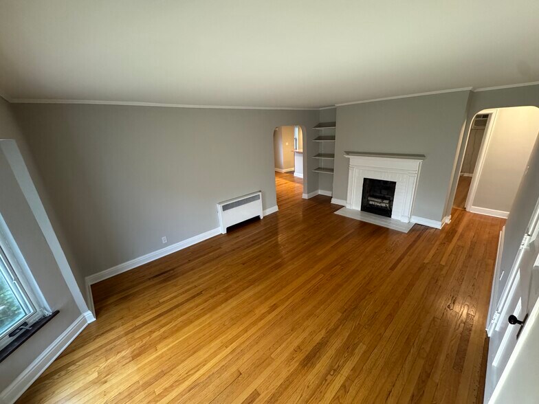 Building Photo - 2984 Linwood Ave