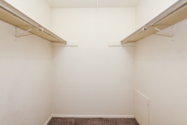 Building Photo - 5877 Taylorsville Rd