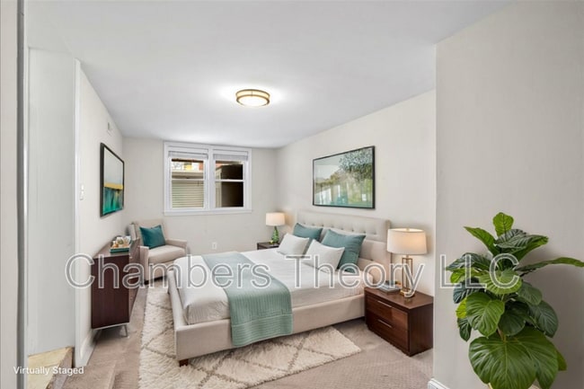 Building Photo - 619 Orleans Pl NE