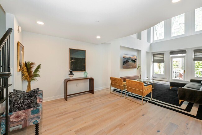Building Photo - 207 Shearwater Ct W