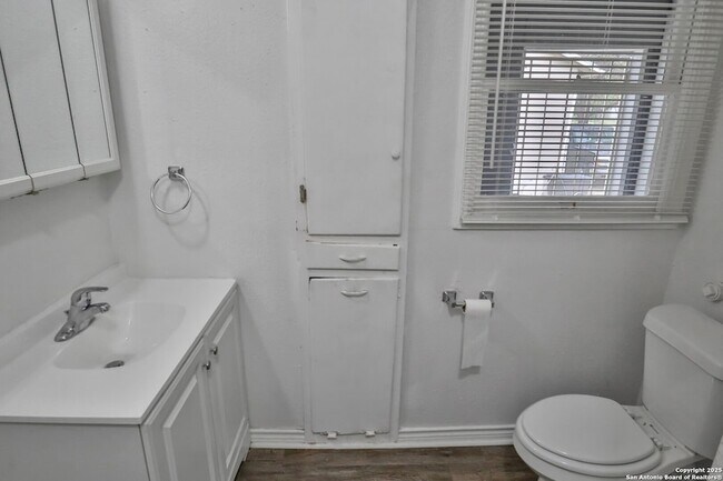 Building Photo - 2426 Cincinnati Ave