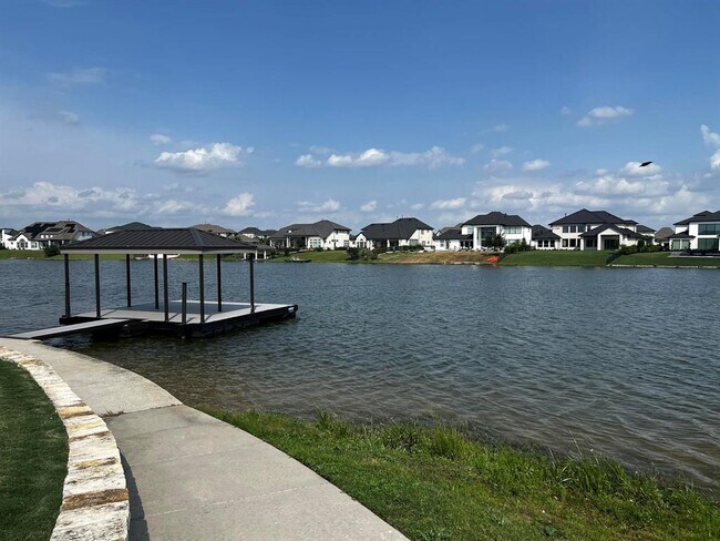 Building Photo - 18118 Shoreline Vis Ln