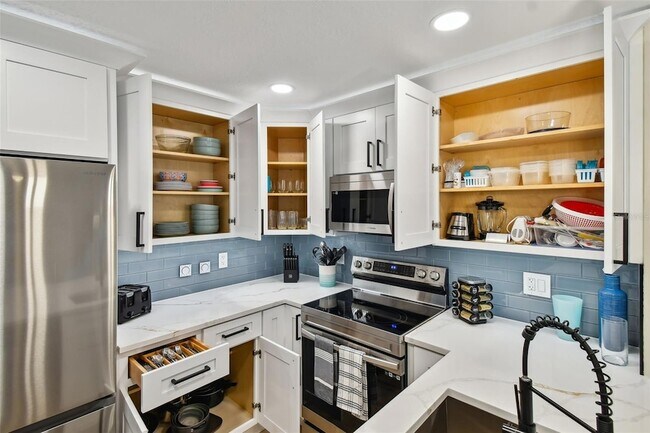 Building Photo - 315 Medallion Blvd