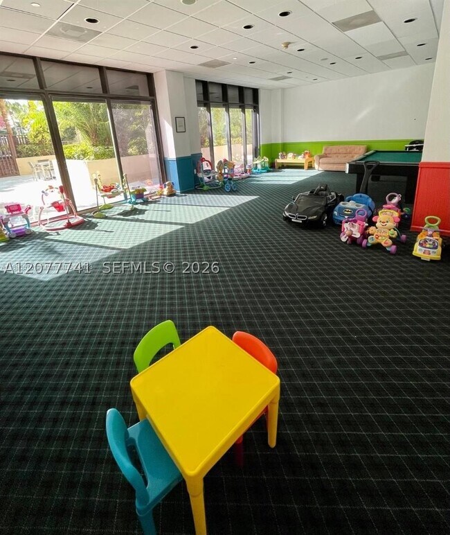 Building Photo - 1450 Brickell Bay Dr