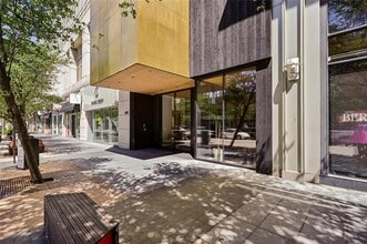 Building Photo - 2408 Victory Park Ln