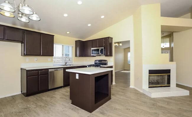 Building Photo - 39826 Milan Dr