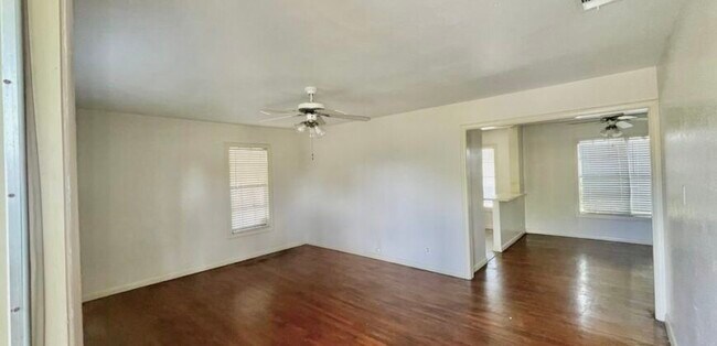 Building Photo - 1400 Vine Ave