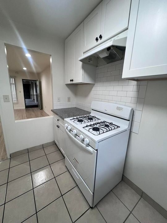 Interior Photo - 5855 Carlton Way,