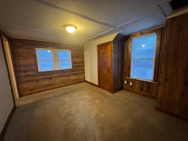 Building Photo - 1118 Ardmore Ave SW