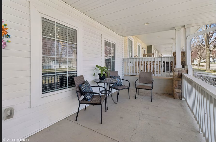 Building Photo - 284 SE Booth Ave