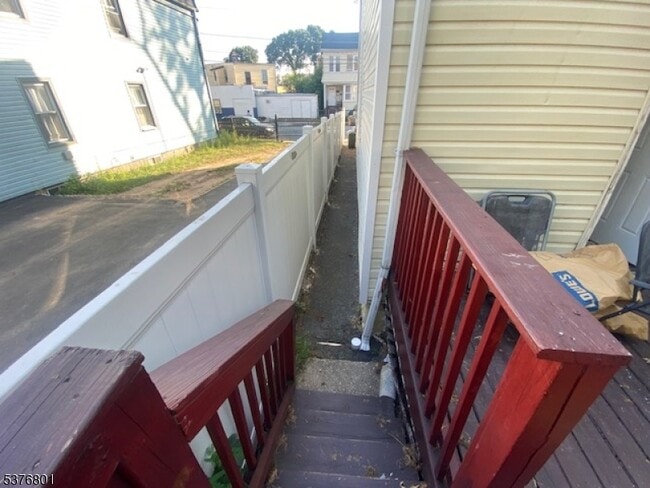Building Photo - 14 Fern Ave
