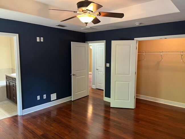 Building Photo - 3/2 home located just off N. Meridian and Available NOW.