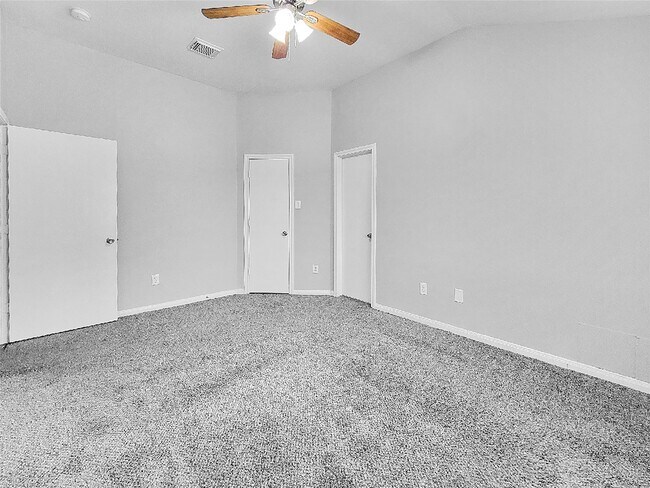 Building Photo - 4010 Redwood Hill Ct