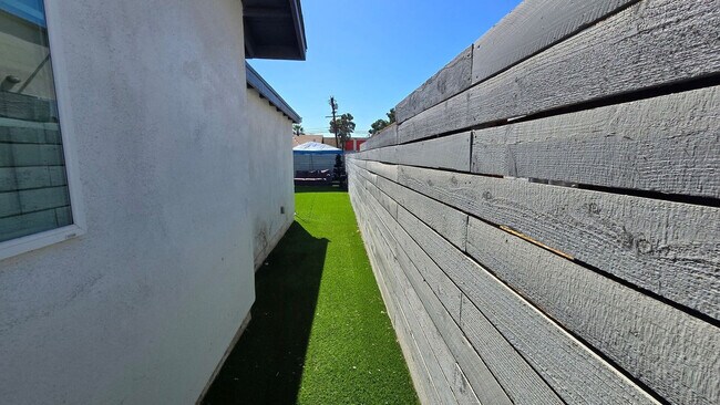 Building Photo - 1059 Gillespie Dr