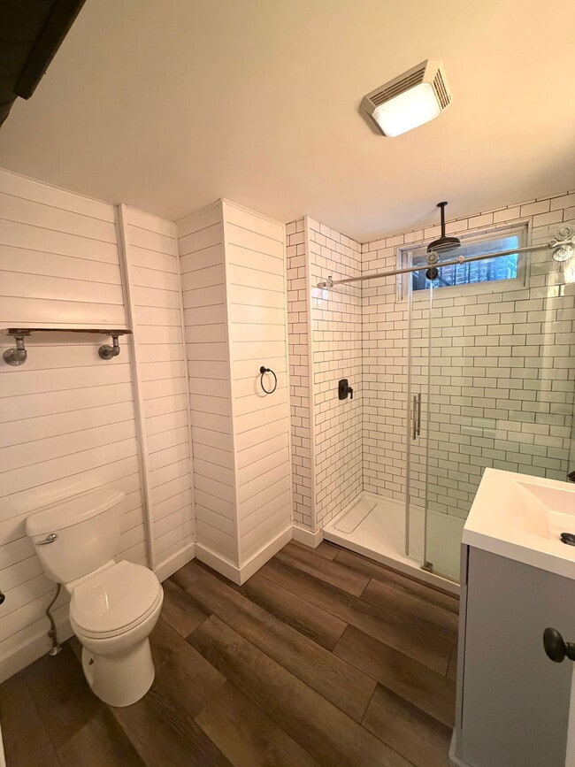 Building Photo - 252 N Mulberry St