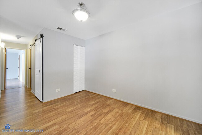 Building Photo - 550 Vine Ave