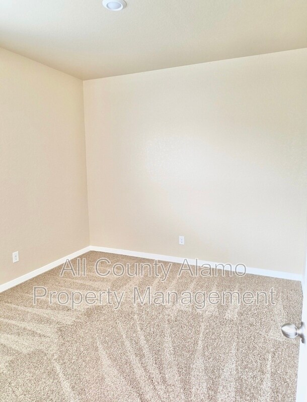 Building Photo - 12818 Cedarcreek Trl