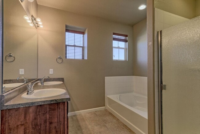 Building Photo - 3 Bedroom 2 1/2 Bath in Loveland