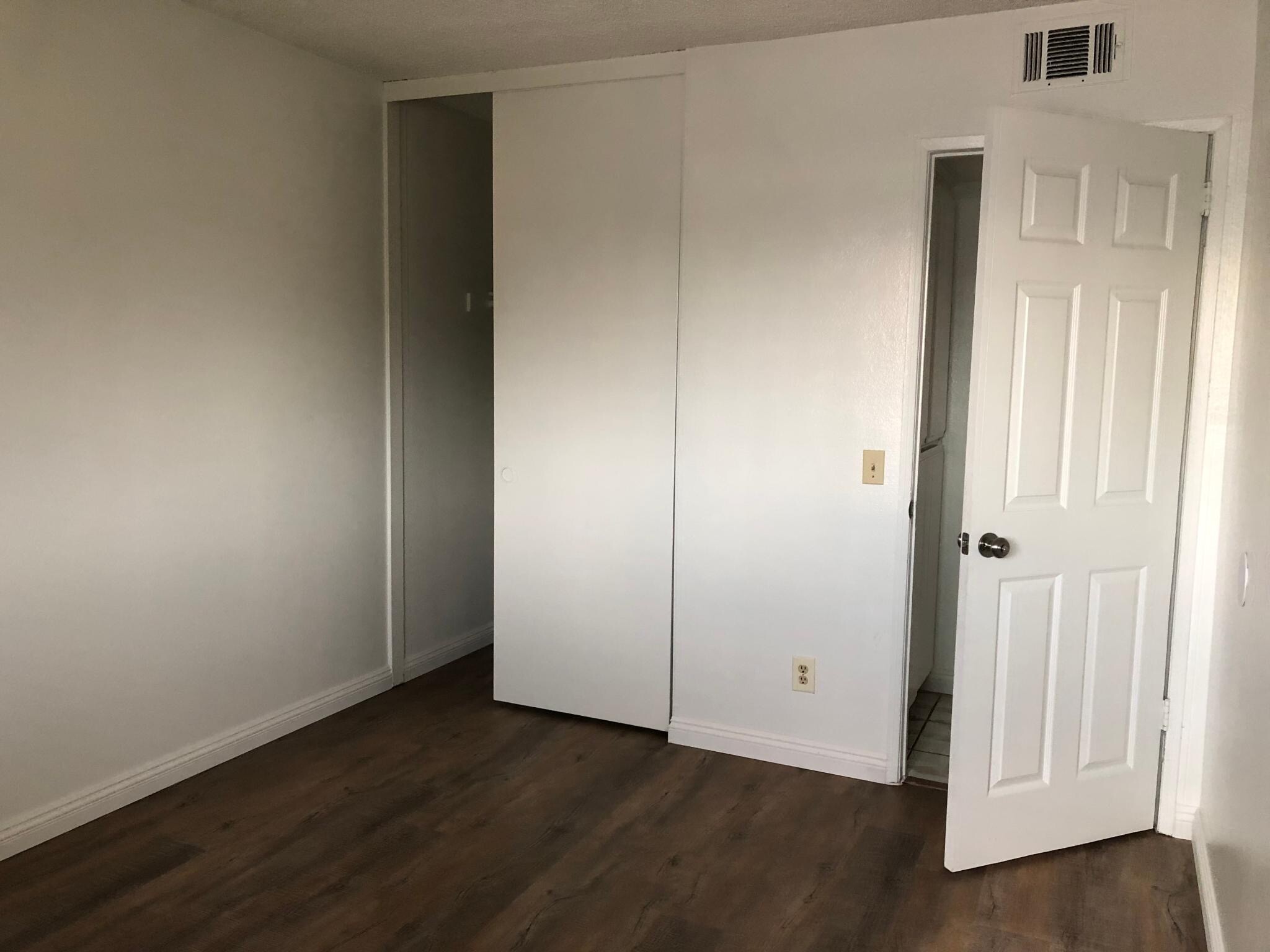 Building Photo - 375 W 16th St