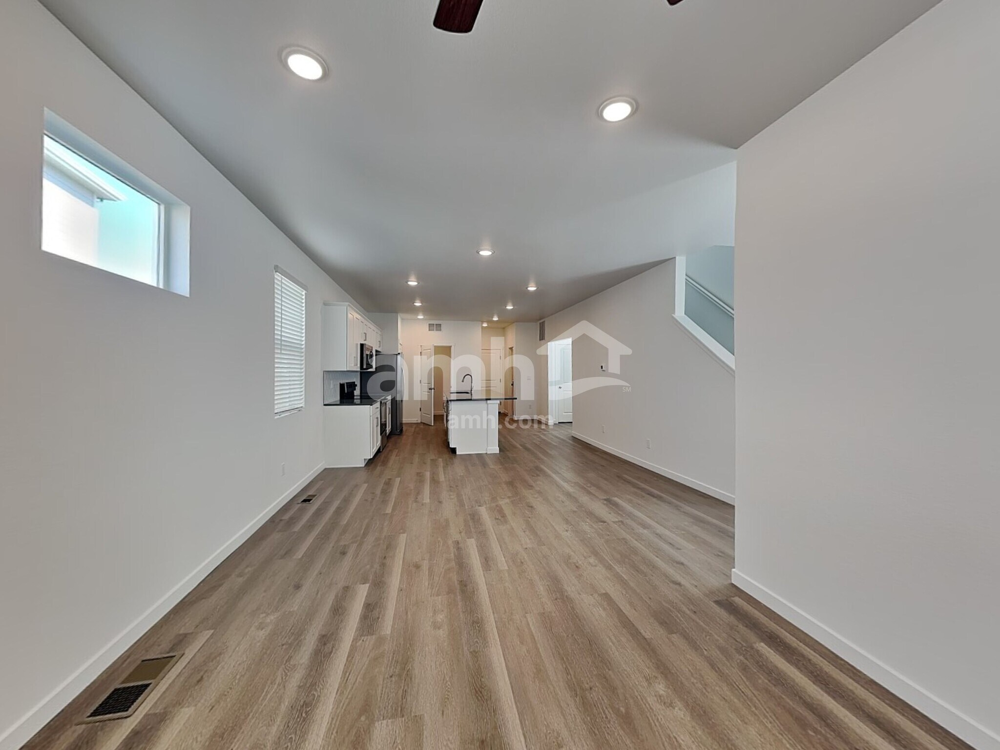 Building Photo - 304 N Addison Way