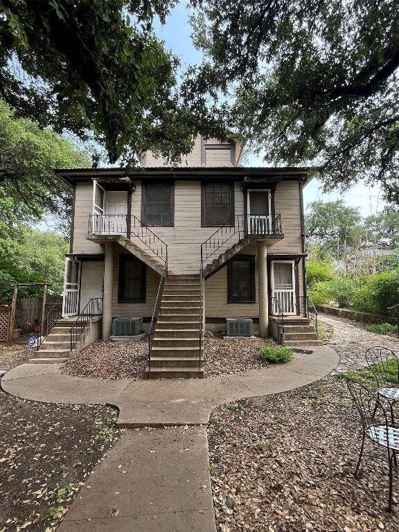 Building Photo - 1403 Drake Ave