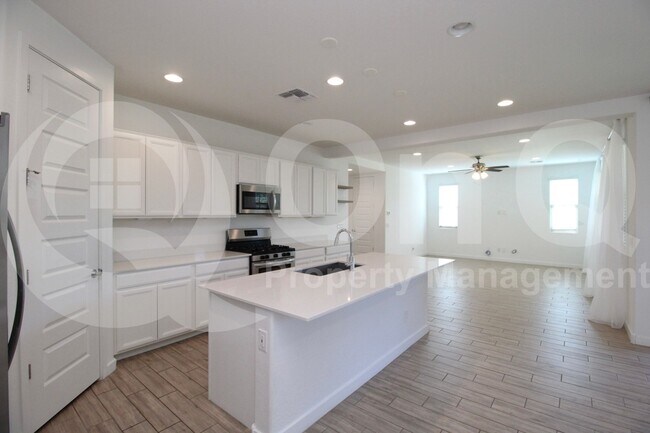 Building Photo - 2438 E Warbler Rd