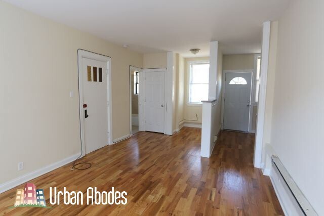 Building Photo - 4414 N Wolcott Ave