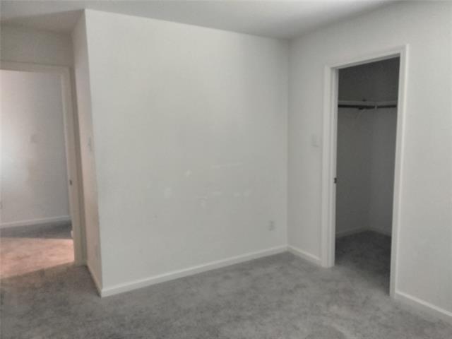 Building Photo - 400 Vly Vw Dr