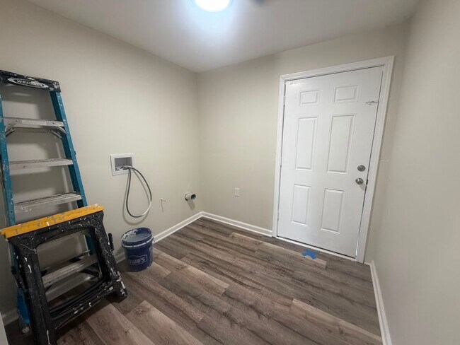 Building Photo - 2146 Gent Ave