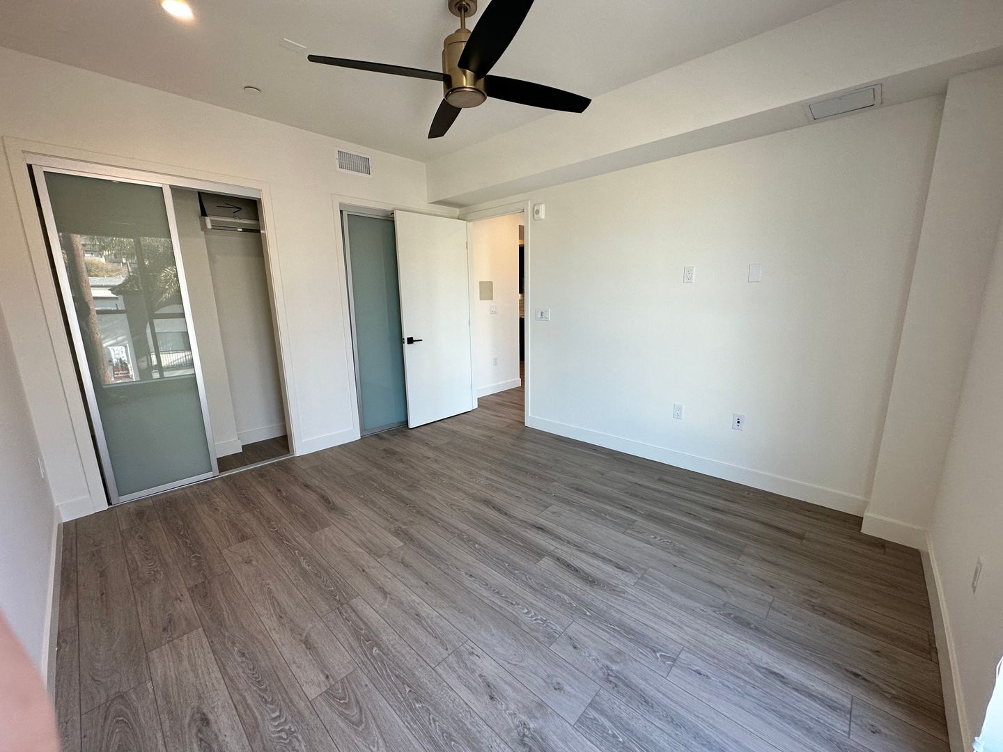 Building Photo - 3355 Overland Ave