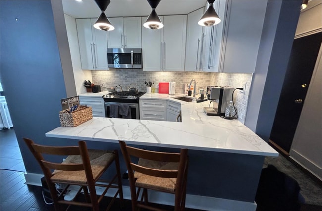 Building Photo - 939 Longfellow St NW