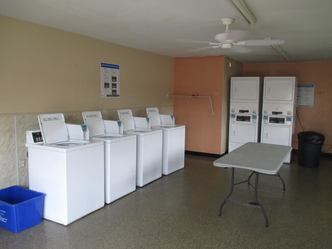 Building Photo - 224 Lake Dora Dr