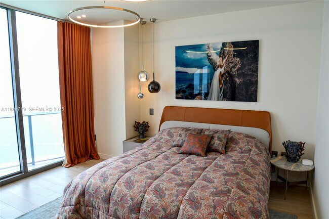 Building Photo - 15701 Collins Ave