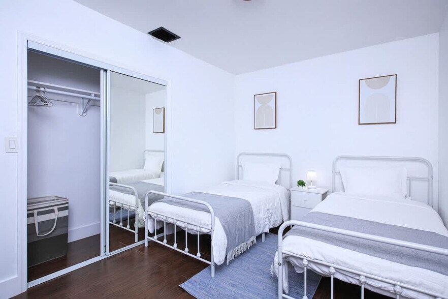 Building Photo - 7313 SW 16th Terrace