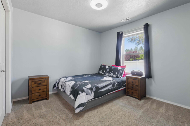 Building Photo - 984 N Star Bright Ln