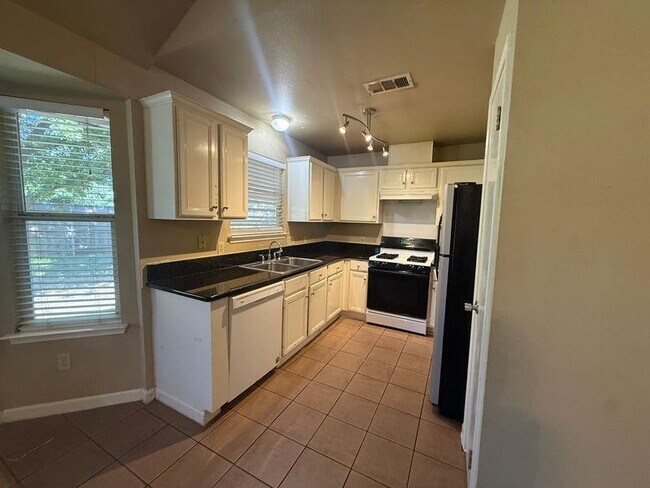 Building Photo - 2107 Yaupon Trail