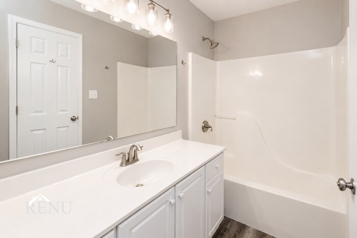 Building Photo - 2710 Lucas Dr