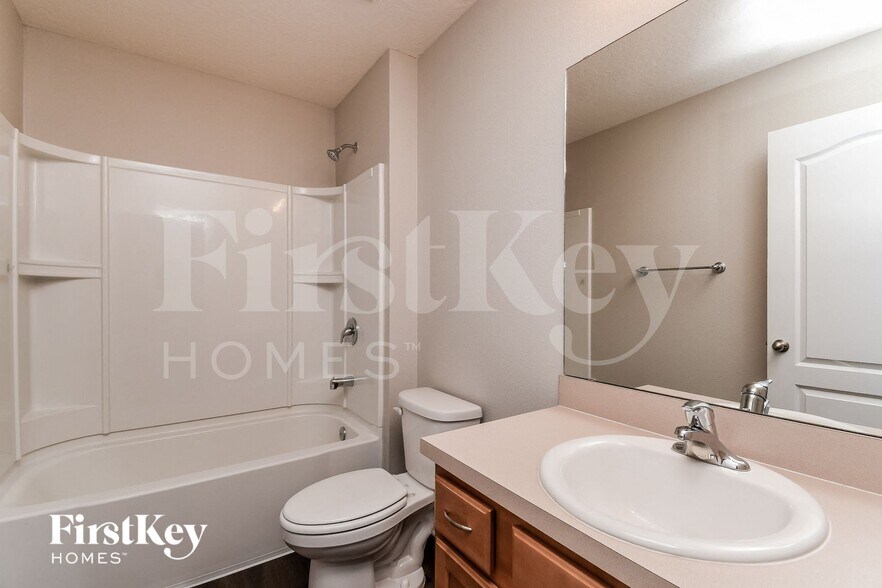 Building Photo - 3535 Shiner Dr