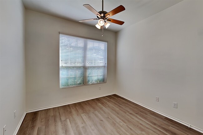 Building Photo - 10016 Sterling Pl Dr