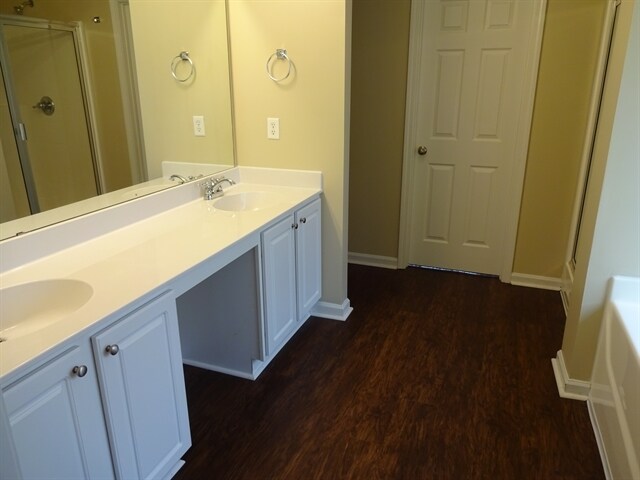 Building Photo - 9104 Valleyview Ct
