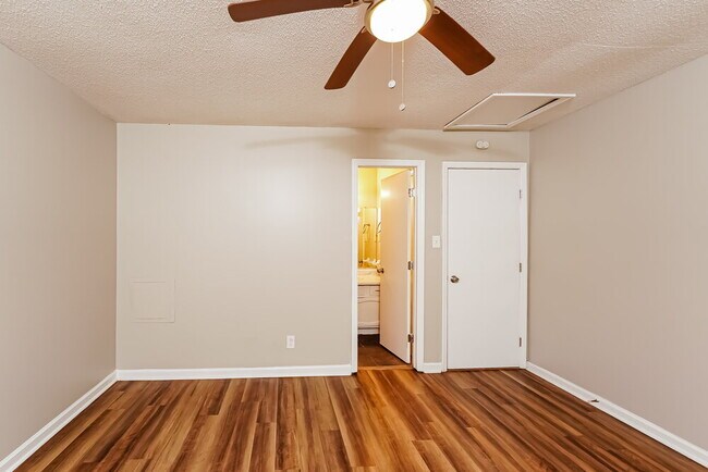 Building Photo - 2538 Martin Cir