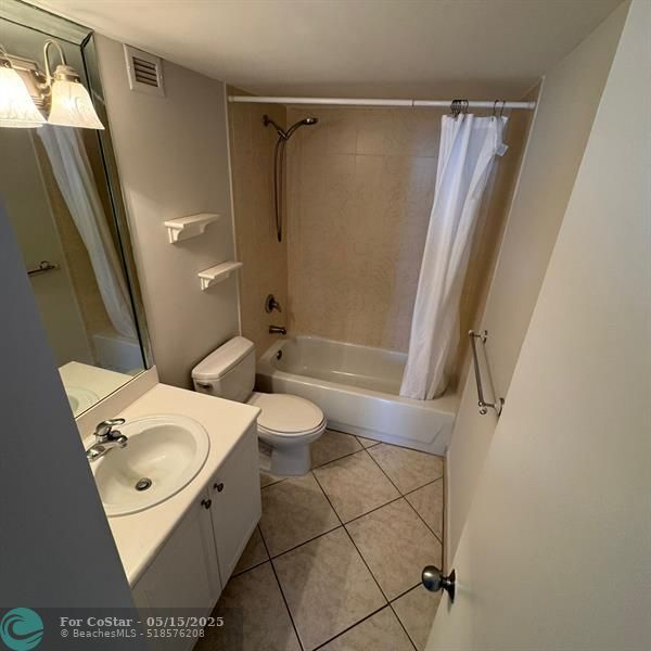 Building Photo - 1455 N Treasure Dr