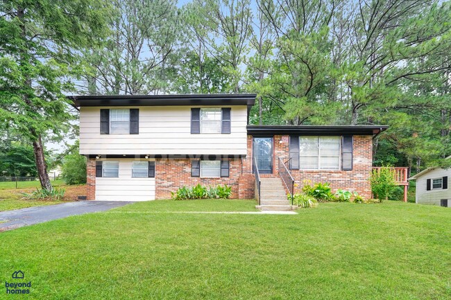 Primary Photo - Beautiful brick-front 3 bedroom / 1 full b...