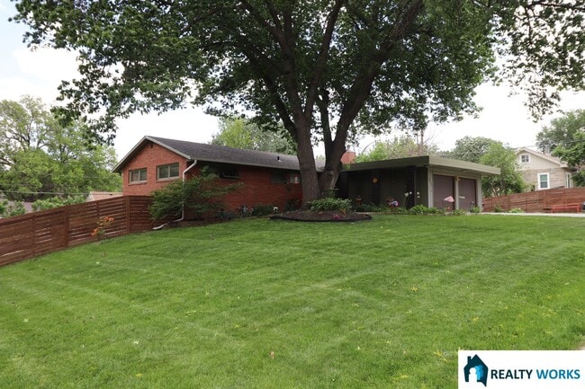 Building Photo - Beautiful Four Bed Two Bath Home