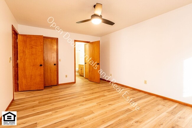 Building Photo - 1510/1512 Fieldstone Dr.