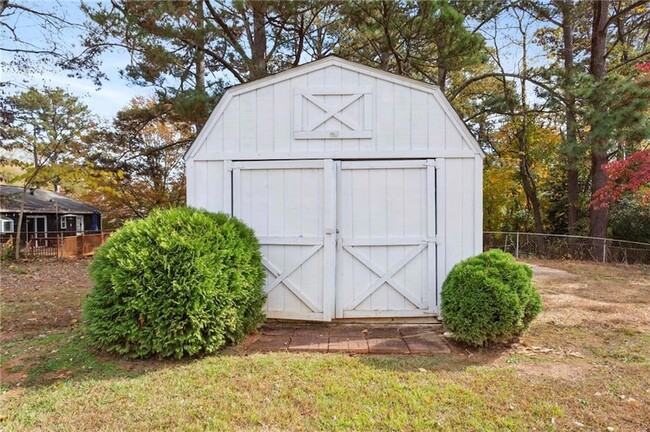 Building Photo - 3258 Highland Dr SE
