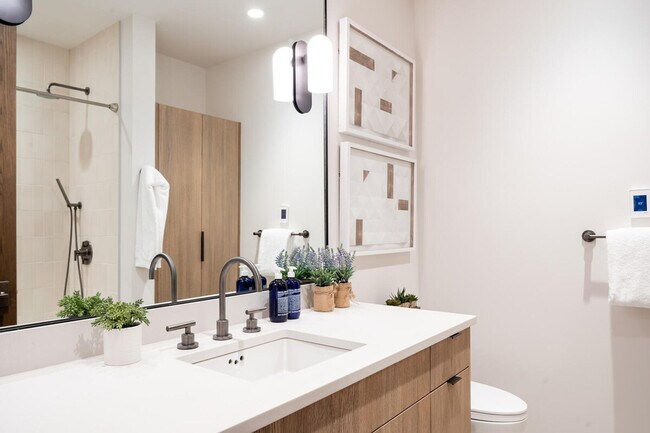 Building Photo - 10 Tree Line Ln