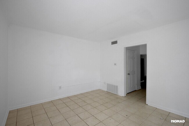 Building Photo - Charming 2BR Duplex in Jackson